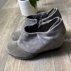 Dr. Scholl's Womens Suede Ankle Boots & Booties Side Zip Gray Sz 8.5